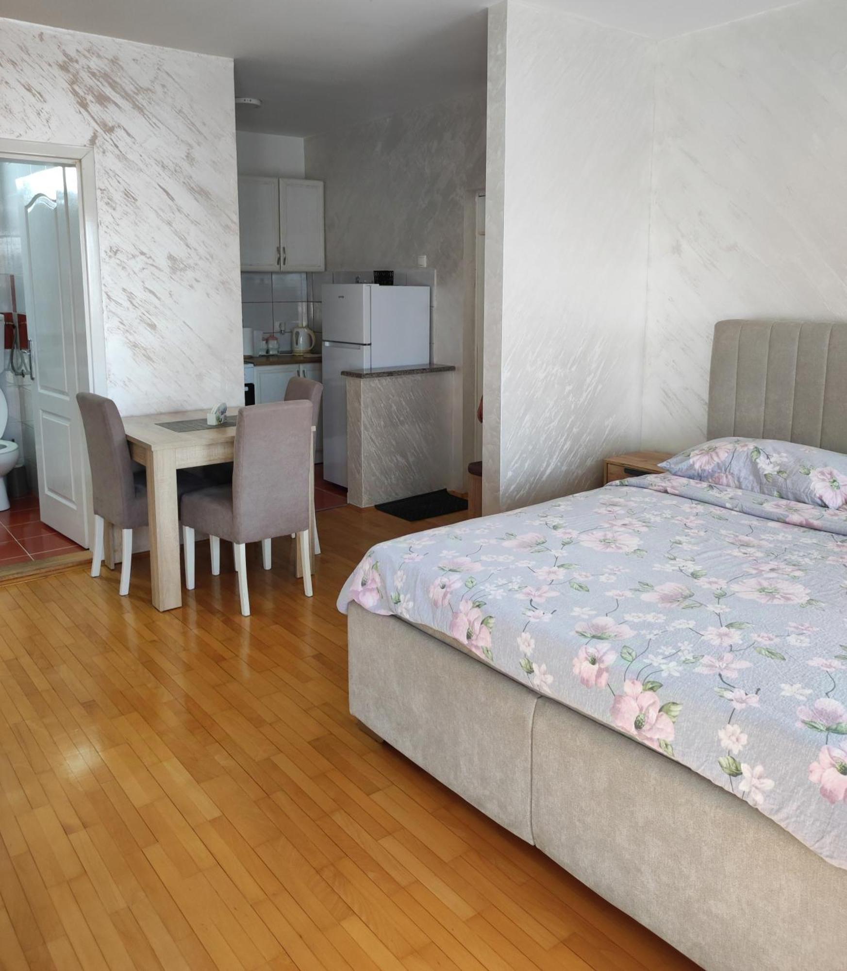 Apartment Stan Na Dan Valentina *